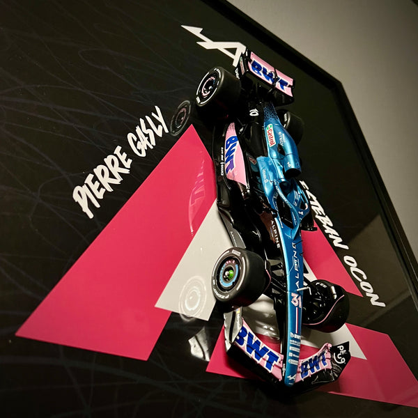 P. Gasly & E. Ocon - Alpine A523 - Plakat 50x70 z modelem